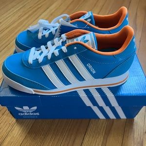 Adidas Kids size 2.5 Orion Sneaker